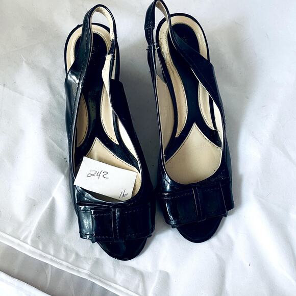 Naturalizer 7M  wedge 2.5" black back strap - Picture 10 of 10